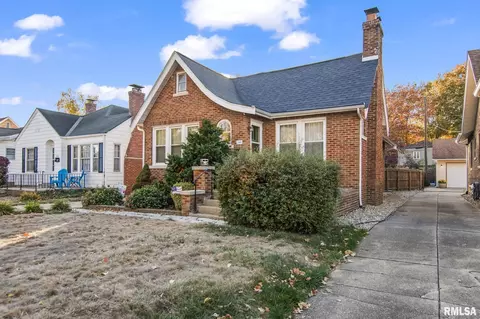 1929 S Walnut St, Springfield, IL 62704 photo 2