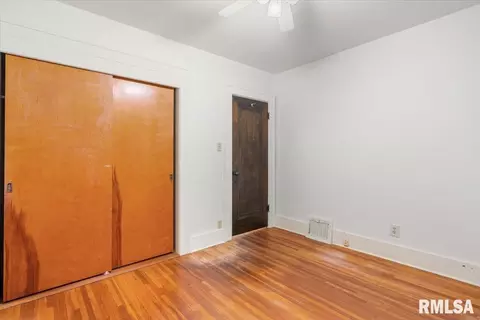 Bedroom - 618 W Laurel St, Springfield, IL 62704 photo 3 of 7