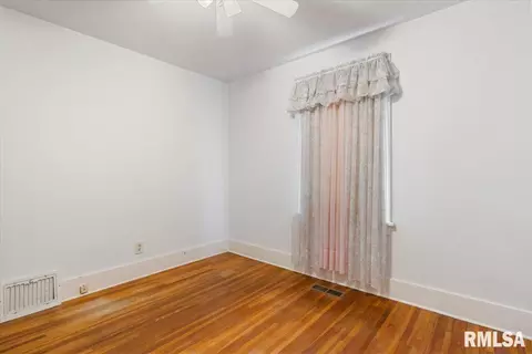 Bedroom - 618 W Laurel St, Springfield, IL 62704 photo 1 of 7