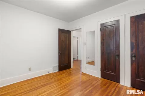 Bedroom - 618 W Laurel St, Springfield, IL 62704 photo 6 of 7