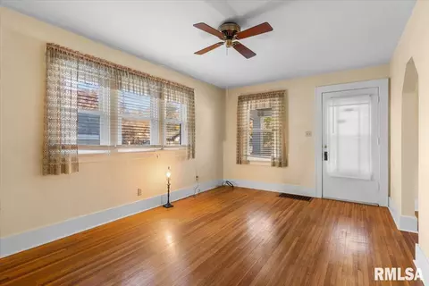 Living - 618 W Laurel St, Springfield, IL 62704 photo 3 of 3