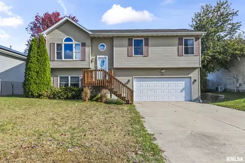 3058 Twin Lakes Dr, Springfield, IL 62707