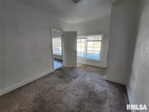 Bedroom - 2025 Broadway St, Hannibal, MO 63401 photo 2 of 4