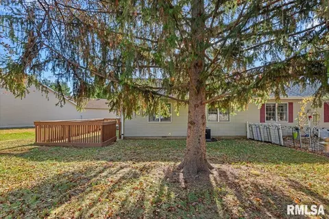 Exterior - 2005 Clara Mae Ct, Springfield, IL 62707 photo 3 of 4
