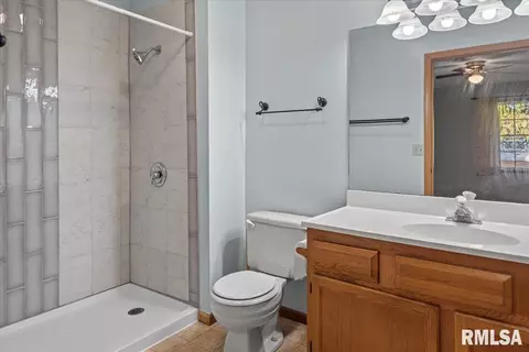 Bath - 2005 Clara Mae Ct, Springfield, IL 62707 photo 1 of 2