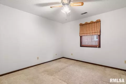 Bedroom - 137 N Douglas Ave, Springfield, IL 62702 photo 3 of 6