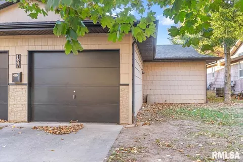 Exterior - 137 N Douglas Ave, Springfield, IL 62702 photo 1 of 1