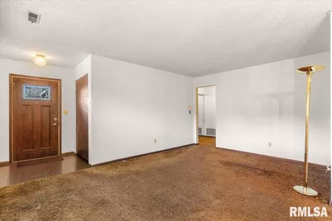 Living - 137 N Douglas Ave, Springfield, IL 62702 photo 3 of 4