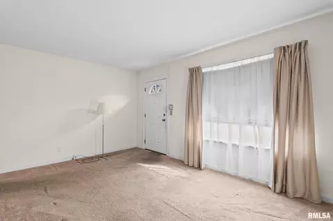 Living - 2937 S 3rd St, Springfield, IL 62703 photo 1 of 3