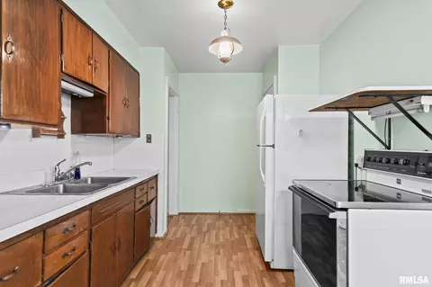 Kitchen - 2937 S 3rd St, Springfield, IL 62703 photo 2 of 5