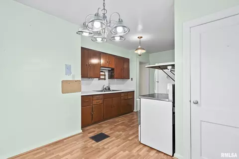 Kitchen - 2937 S 3rd St, Springfield, IL 62703 photo 4 of 5
