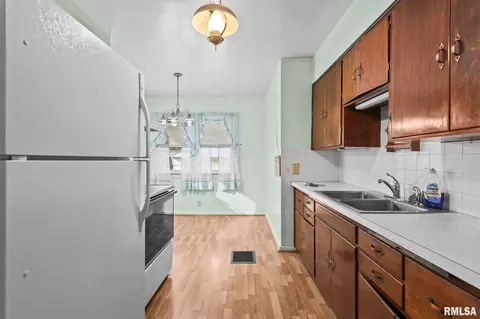 Kitchen - 2937 S 3rd St, Springfield, IL 62703 photo 1 of 5
