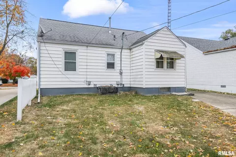 Exterior - 2937 S 3rd St, Springfield, IL 62703 photo 5 of 8