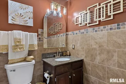 Bath - 2612 Steiler Pl, Springfield, IL 62703 photo 1 of 2
