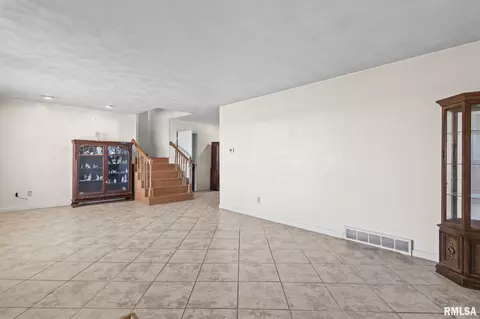 6637 N Walnut St, Springfield, IL 62707 photo 10