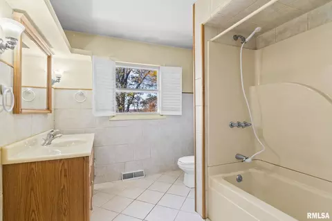6637 N Walnut St, Springfield, IL 62707 photo 18