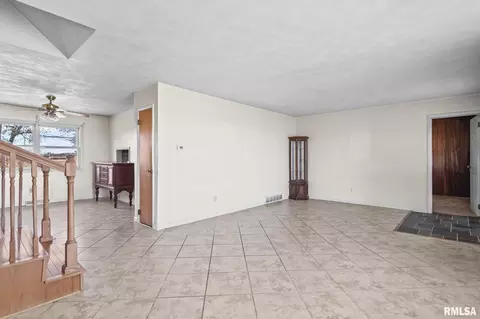 6637 N Walnut St, Springfield, IL 62707 photo 9
