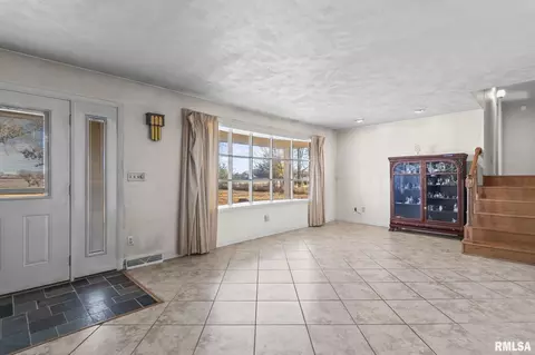 6637 N Walnut St, Springfield, IL 62707 photo 8