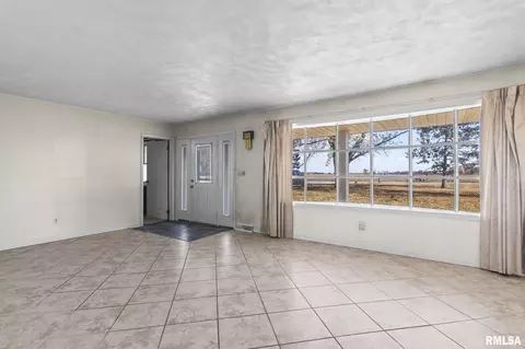 6637 N Walnut St, Springfield, IL 62707 photo 5