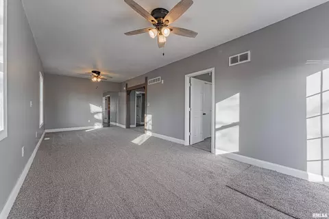320 W Kickapoo St, Lincoln, IL 62656 photo 4