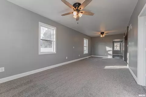 320 W Kickapoo St, Lincoln, IL 62656 photo 5