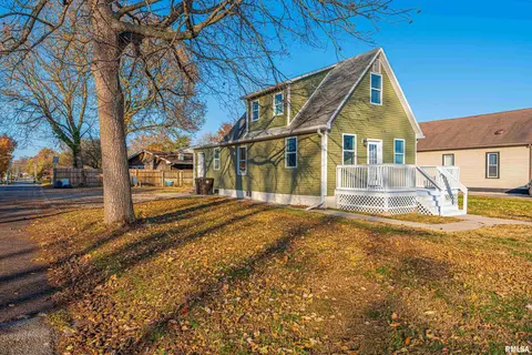 320 W Kickapoo St, Lincoln, IL 62656 photo 2