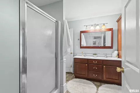 Bath - 207 E Cherokee St, Morrisonville, IL 62546 photo 2 of 4