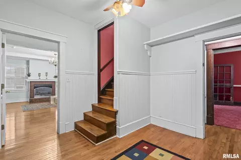 Entry Way - 207 E Cherokee St, Morrisonville, IL 62546 photo 3 of 6