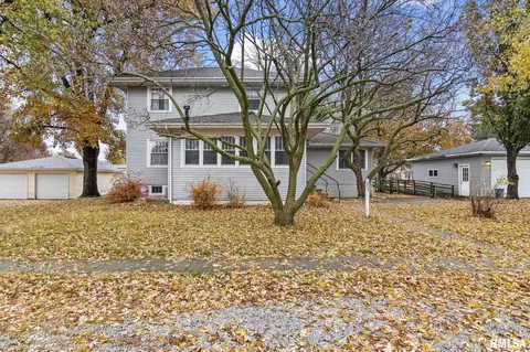Exterior - 207 E Cherokee St, Morrisonville, IL 62546 photo 11 of 16