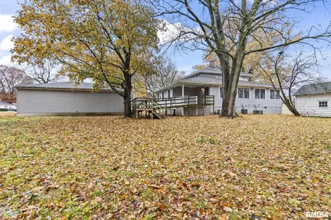 Exterior - 207 E Cherokee St, Morrisonville, IL 62546 photo 10 of 16