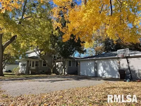 Exterior - 207 E Cherokee St, Morrisonville, IL 62546 photo 16 of 16