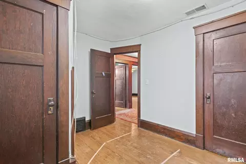 Entry Way - 207 E Cherokee St, Morrisonville, IL 62546 photo 4 of 6