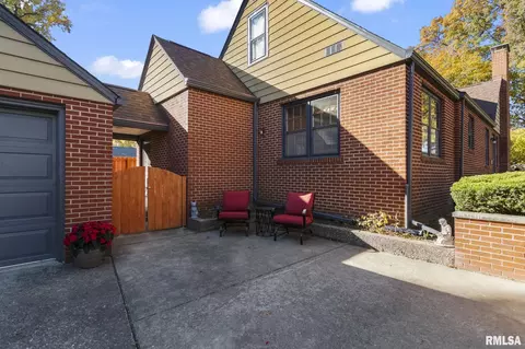 412 Outer Park Dr, Springfield, IL 62704 photo 3