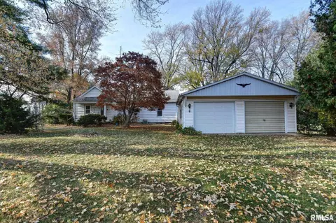 203 W Lincoln Ave, Owaneco, IL 62555