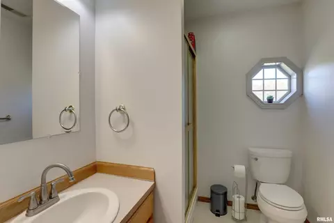 Bath - 2882 E 1100th St, Loraine, IL 62349 photo 1 of 2
