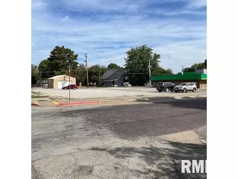 101 E Sheridan Rd, Petersburg, IL 62675