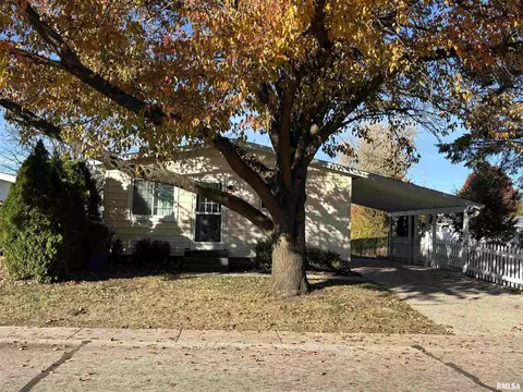 3017 Rivendel Dr, Springfield, IL 62702