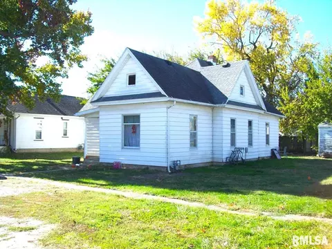 33 N Maple St, Winchester, IL 62694