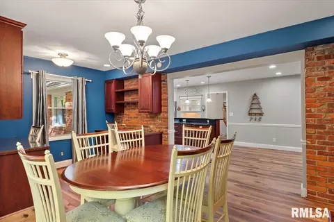 Dining - 929 Roanoke Dr, Springfield, IL 62702 photo 3 of 4