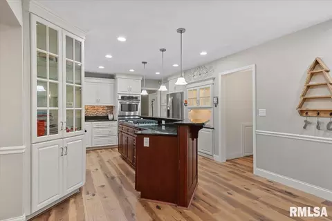 Kitchen - 929 Roanoke Dr, Springfield, IL 62702 photo 5 of 5
