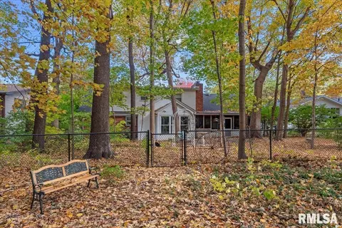 Exterior - 929 Roanoke Dr, Springfield, IL 62702 photo 10 of 10