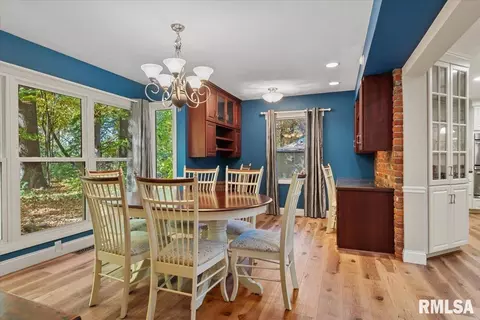 Dining - 929 Roanoke Dr, Springfield, IL 62702 photo 2 of 4