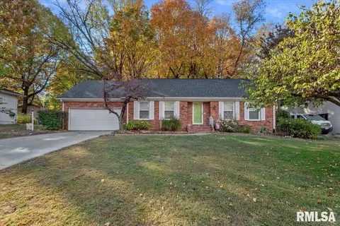 929 Roanoke Dr, Springfield, IL 62702