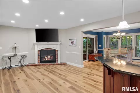 Living - 929 Roanoke Dr, Springfield, IL 62702 photo 2 of 2