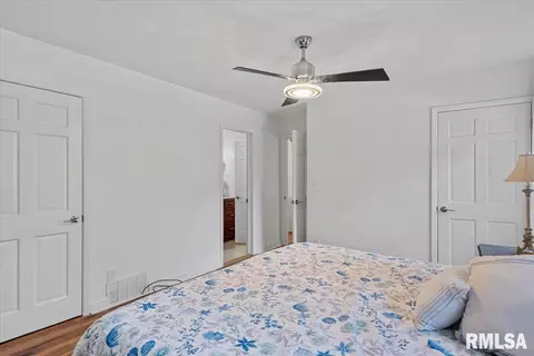 Bedroom - 929 Roanoke Dr, Springfield, IL 62702 photo 3 of 8