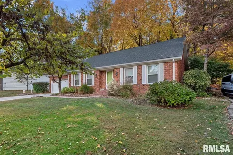 Exterior - 929 Roanoke Dr, Springfield, IL 62702 photo 5 of 10