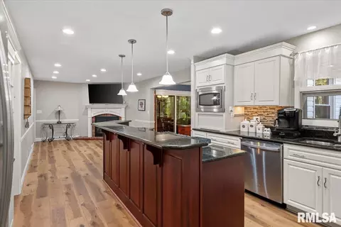 Kitchen - 929 Roanoke Dr, Springfield, IL 62702 photo 1 of 5