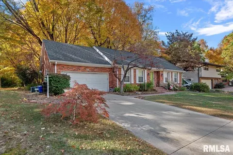 Exterior - 929 Roanoke Dr, Springfield, IL 62702 photo 4 of 10