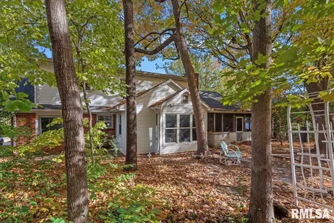 Exterior - 929 Roanoke Dr, Springfield, IL 62702 photo 9 of 10