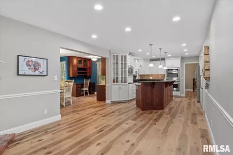 Entry Way - 929 Roanoke Dr, Springfield, IL 62702 photo 3 of 4